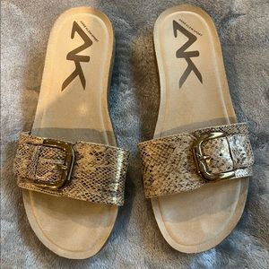 Anne Klein, Size 7 LIKE NEW!!